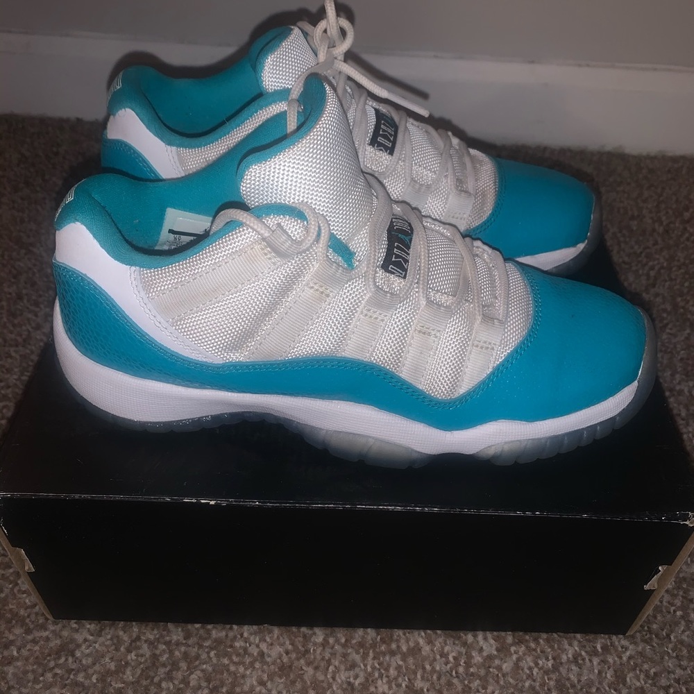 AIR JORDAN 11 RETRO LOW